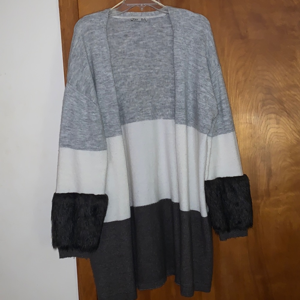 1XL Cardigan Faux Fur sleeve cuffs